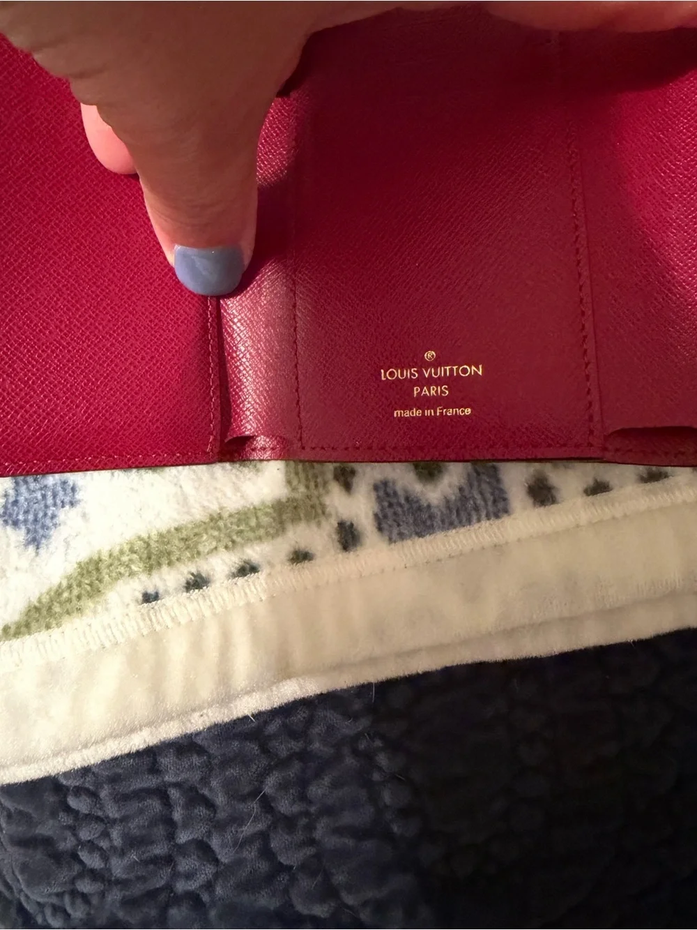 Louis VuittonVictorine small wallet. Fuchsia inside. Excellent condition